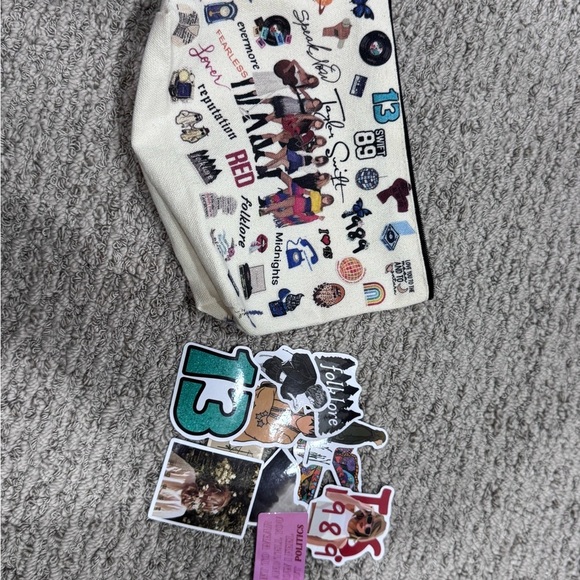 ☃️ Taylor Swift Themed Canvas Pouch☃️ - Picture 3 of 4